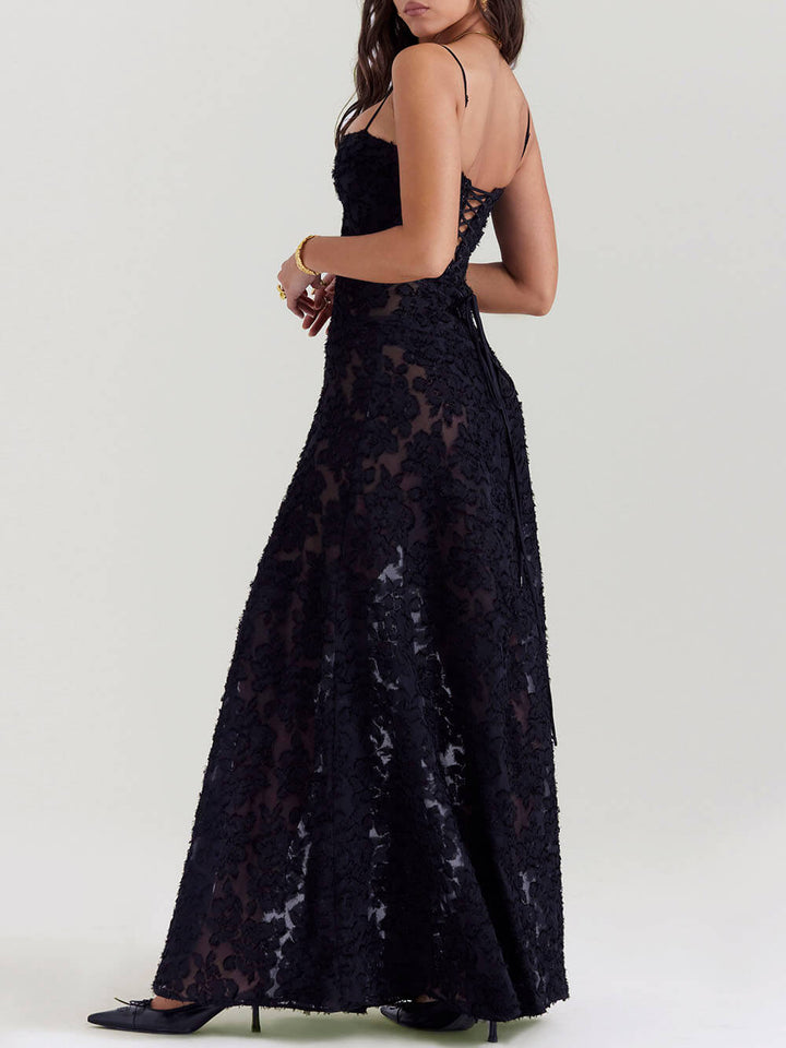 Robe longue noire avec dos en dentelle et fleurs